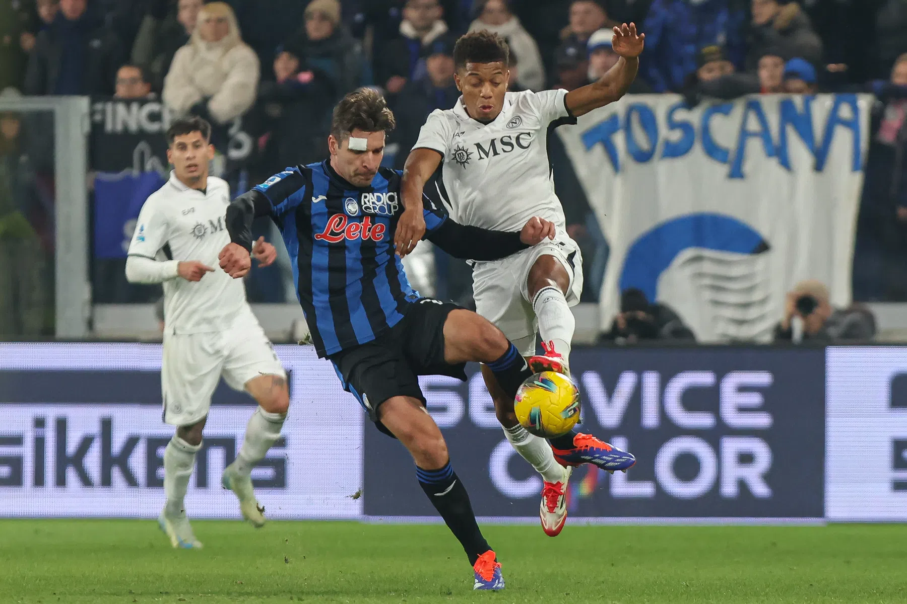 Uitblinkende Neres en Lukaku loodsen Napoli naar kapitale zege