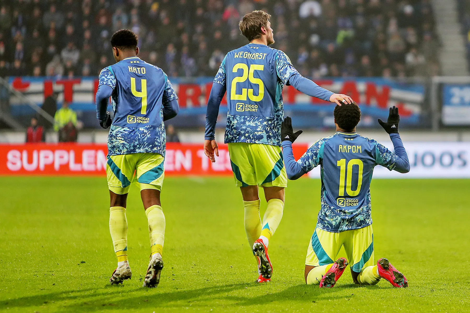 Akpom wil niets weten van titelrace: 'Wij mogen niet op die manier denken'