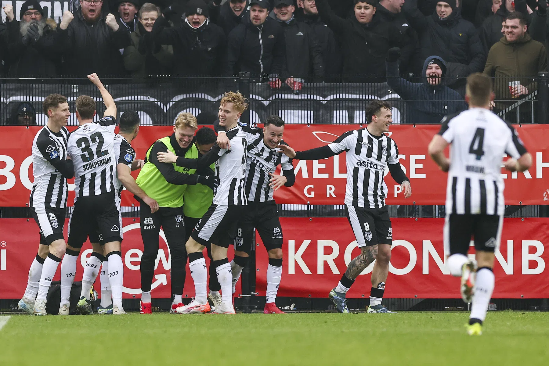 Heerlijk debuut Rots en opmerkelijke handsbal bij peperdure zege Heracles 