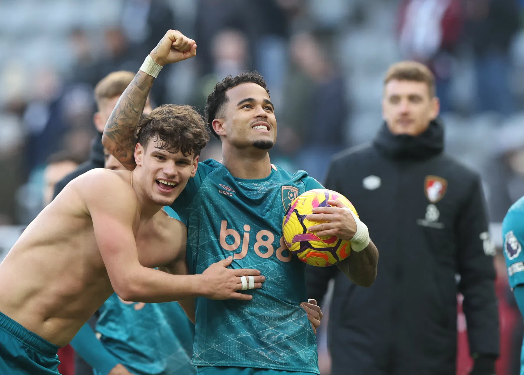 Lachende Justin Kluivert zet vader Patrick op zijn plek