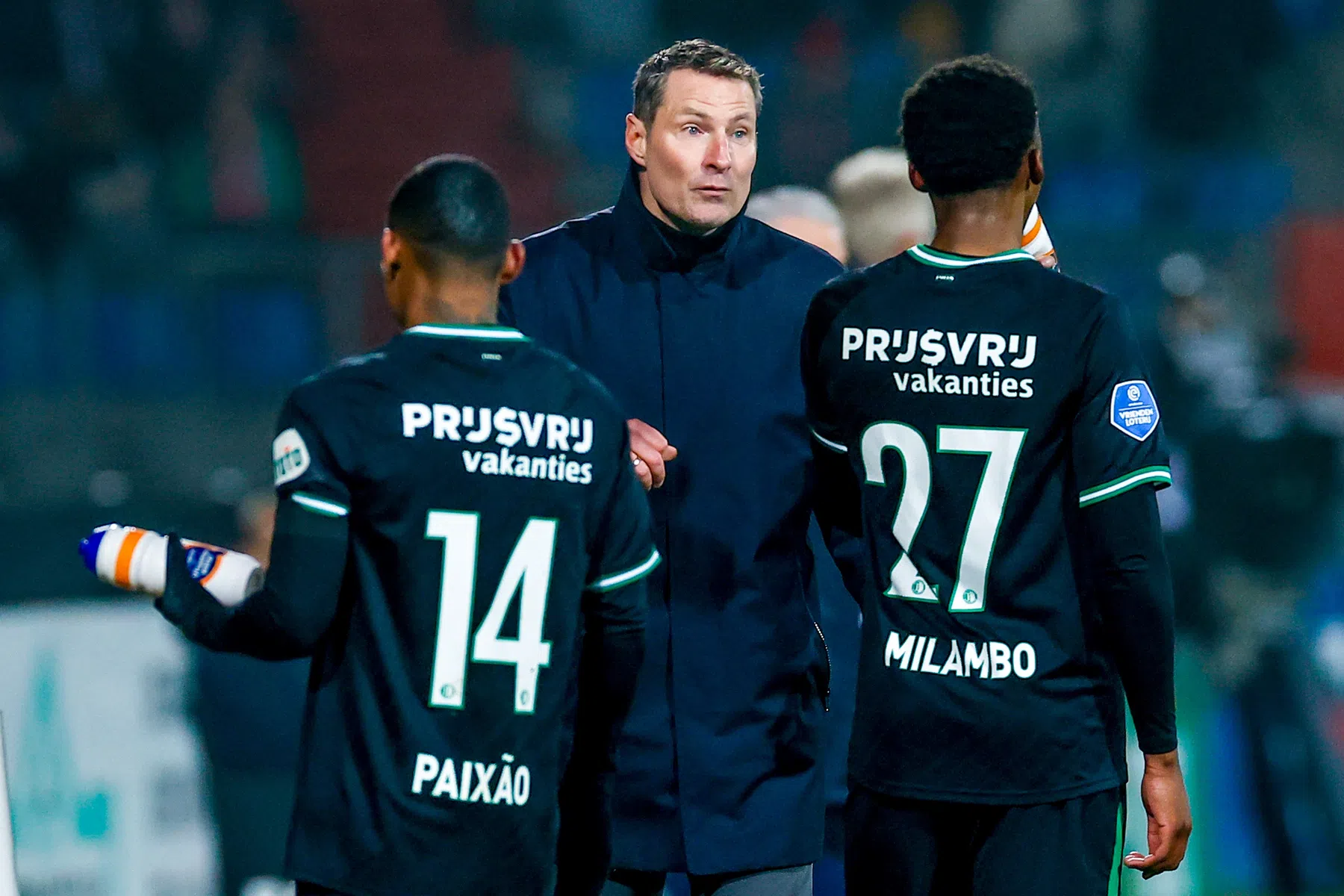 Priske verdedigt spelers tegenover media