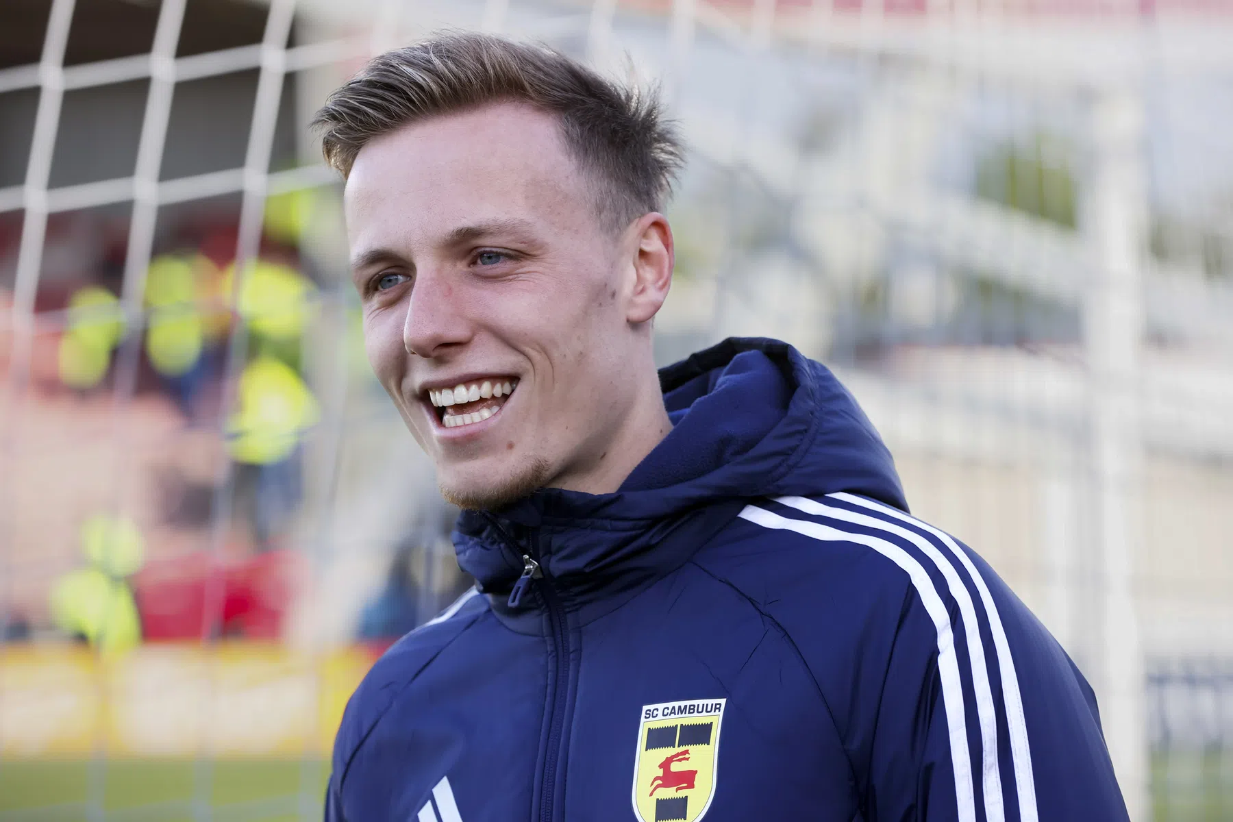 Mooie beelden: keeper Jong Cambuur heeft geweldig schot in huis