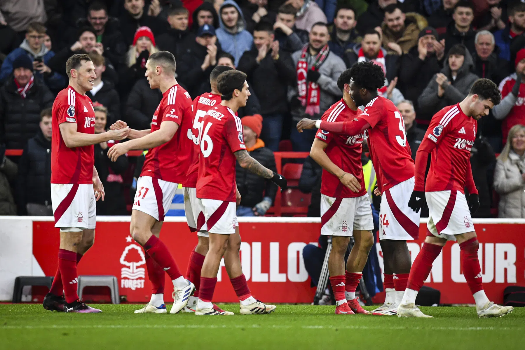 Stuntploeg Forest wint weer en komt gelijk met nummer twee Arsenal