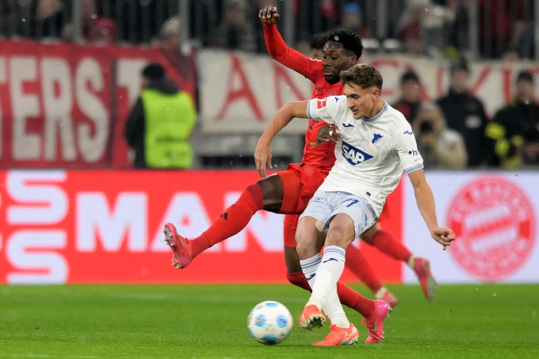 Bayern strikt Hoffenheim-talent en lijkt Davies uit handen Real te houden