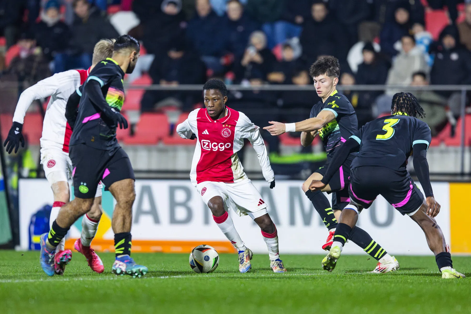 Wat is er aan de hand met de Jong-teams?