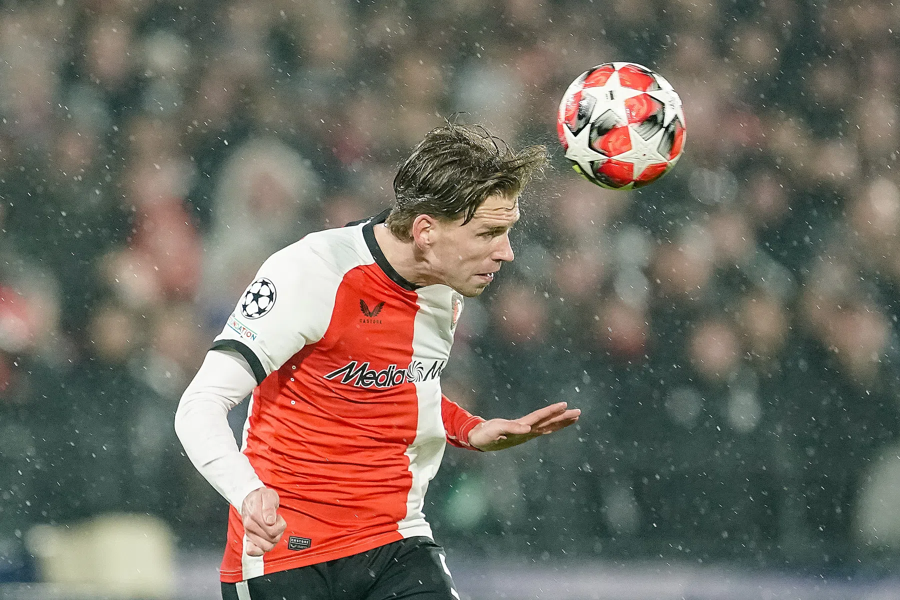 Van Hooijdonk pleit Bayern-defensie vrij: 'Bij zo'n bal ben je kansloos'