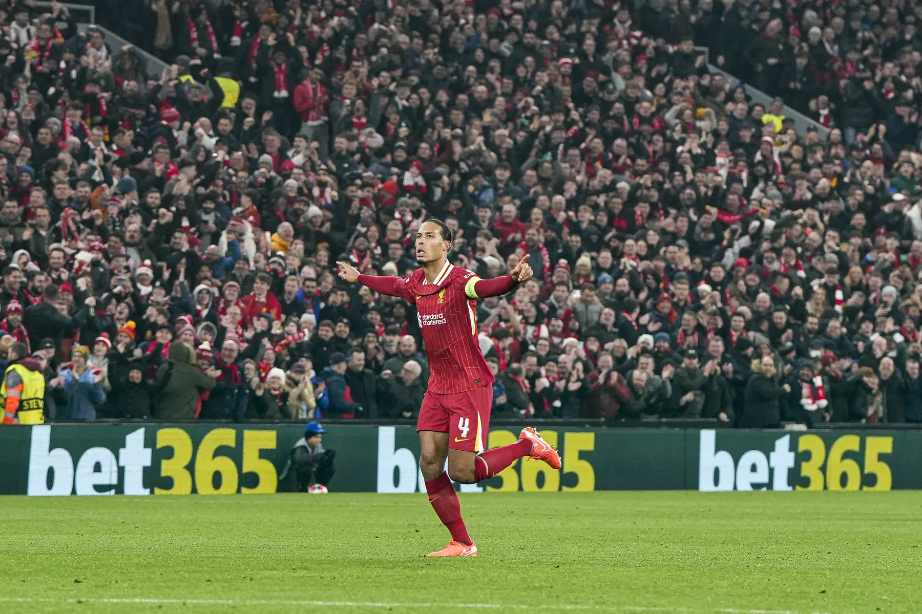 Van Dijk schittert: 'De topfavoriet voor de Ballon d'Or'