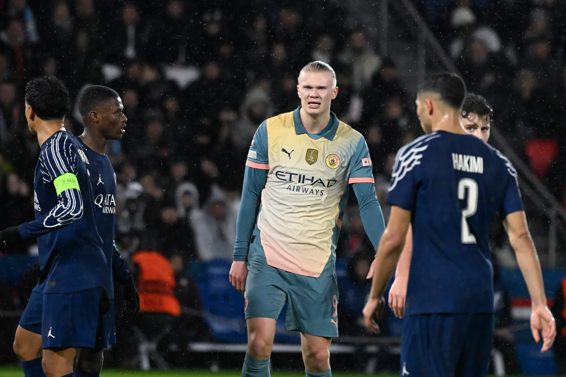 Uitschakeling dreigt: PSG deelt Man City flinke tik uit, nog één strohalm over