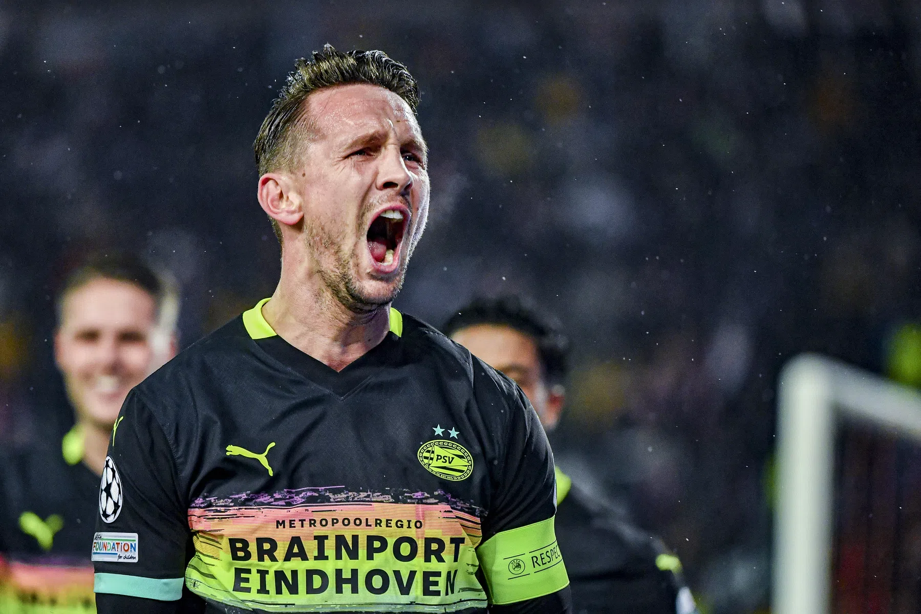 Luuk de Jong legt het af tegen Atlético-spits Alvarez