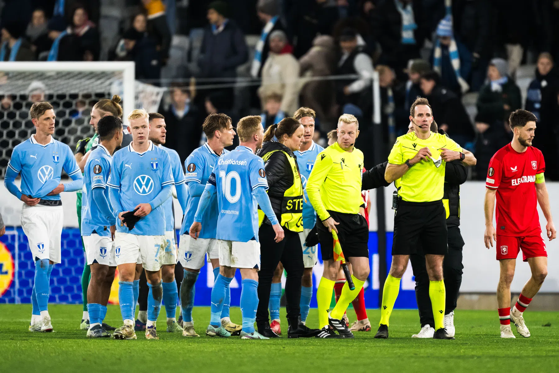 Zweedse media zien hoofdrol voor VAR en oude bekende bij zege Twente