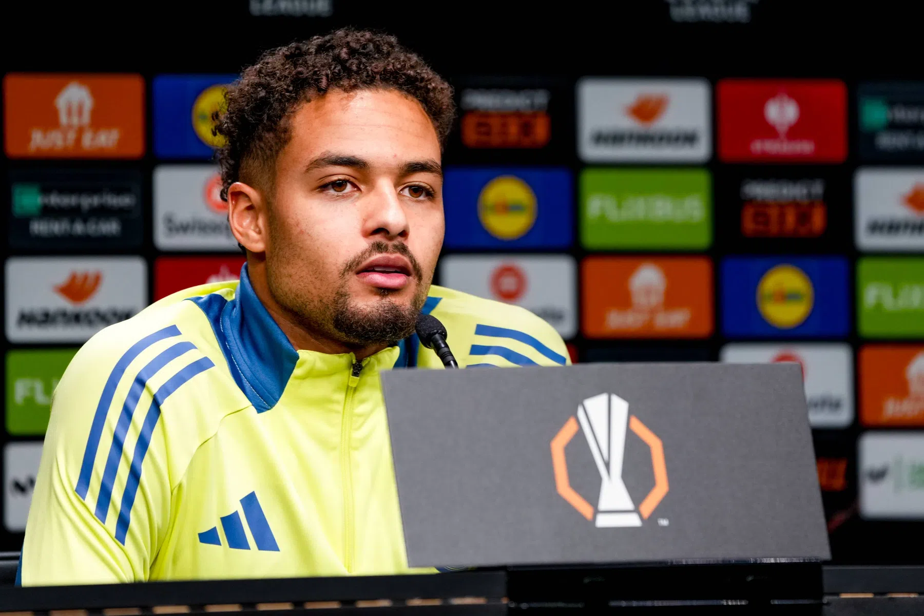 Ajax zwaait Rensch uit: verdediger tekent bij AS Roma