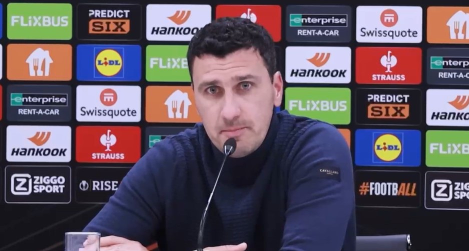 Felle Martens kaatst bal terug na vraag over balbezit: 'Vind jij dat erg?'