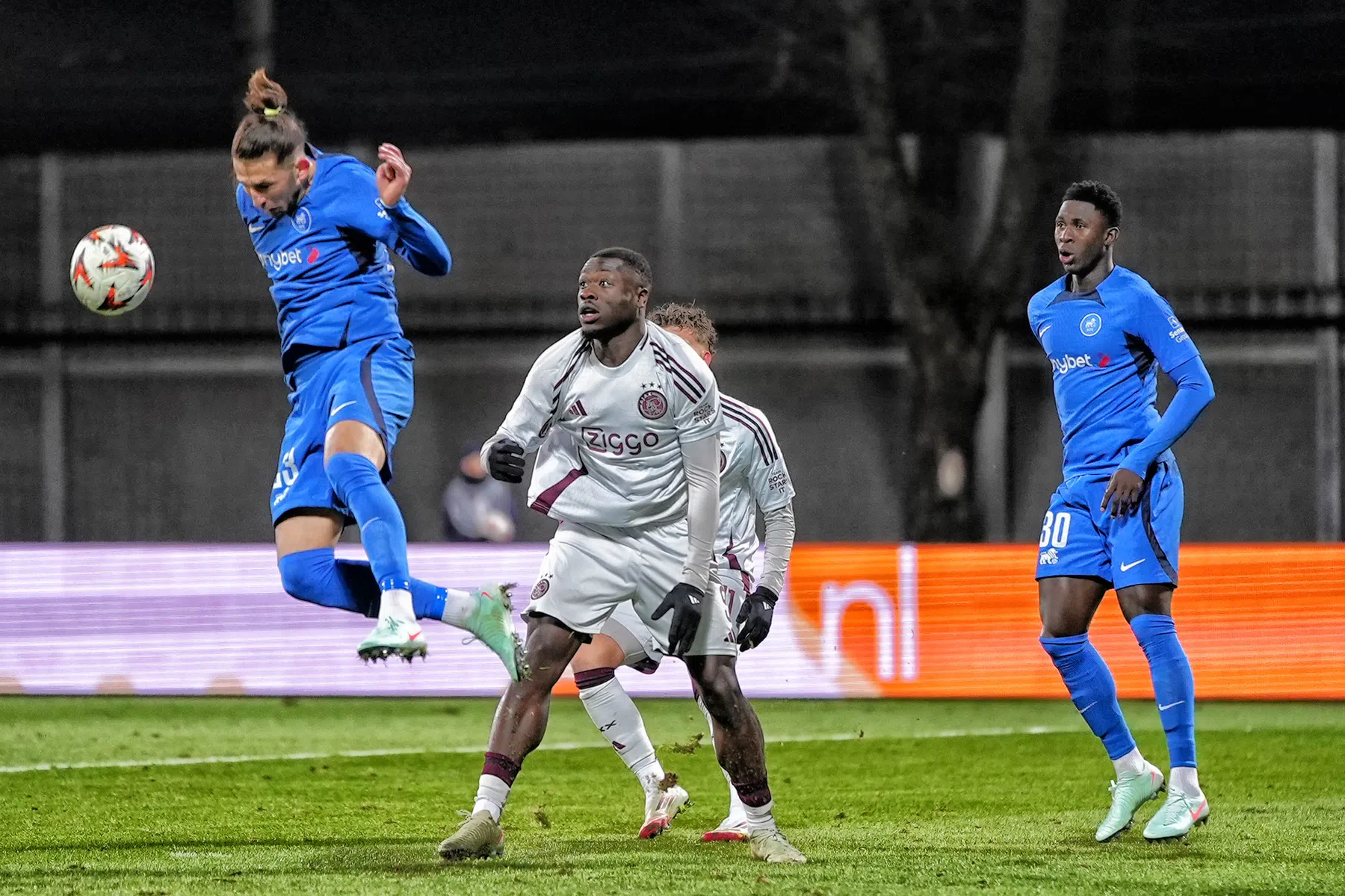 Ajax onderhandelt met West Ham over Brobbey