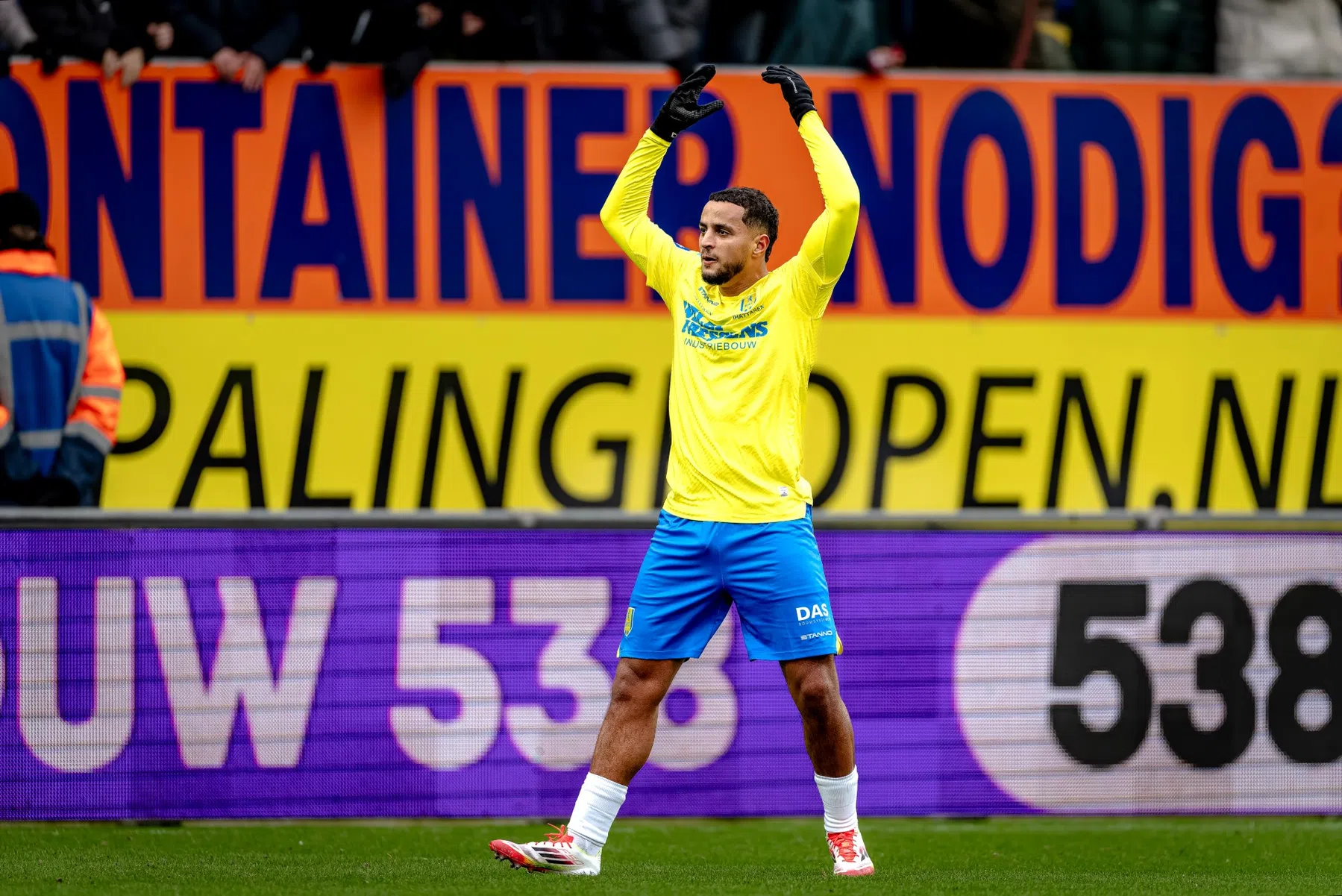 Ihattaren in spotlight door corners: 'Ze weten dat ik zelf bepaal wat ik doe'