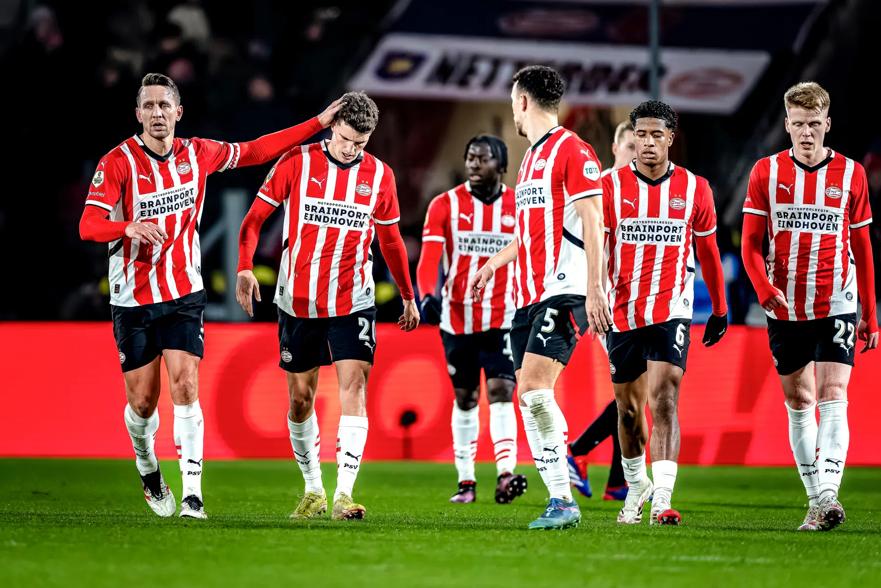 PSV herpakt zich met vechtvoetbal