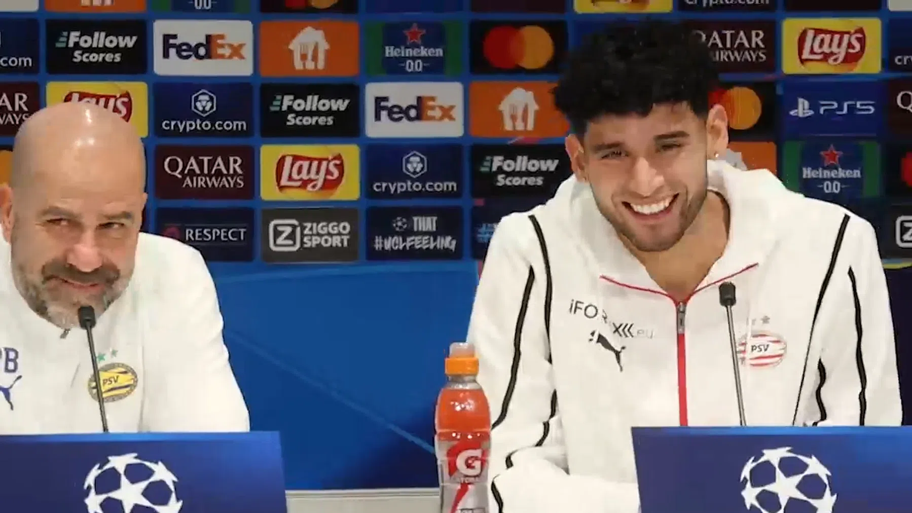 Bosz spreekt transferwens uit en grapt met Pepi: 'Een nieuwe spits'