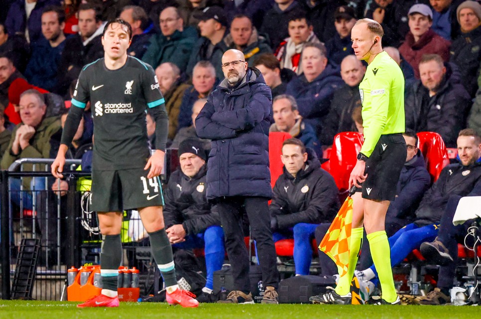 Bosz prijst basisdebutant PSV: 'Hij was geweldig, dat vond ik écht'