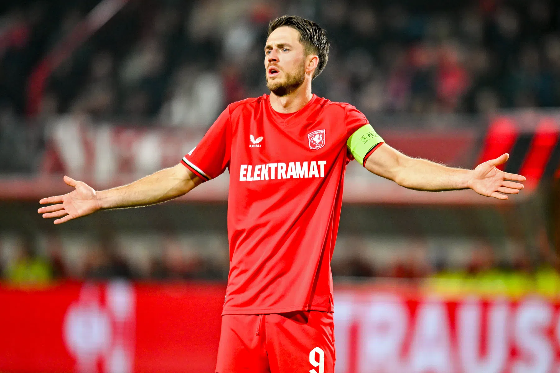 Van Wolfswinkel kijkt uit naar tussenronde: 'Laat ze maar naar Enschede komen'