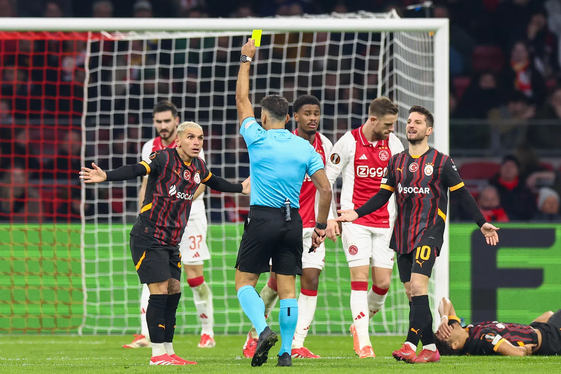 Turkse media spreken schande over beslissing Manzano: 'Duidelijke strafschop'