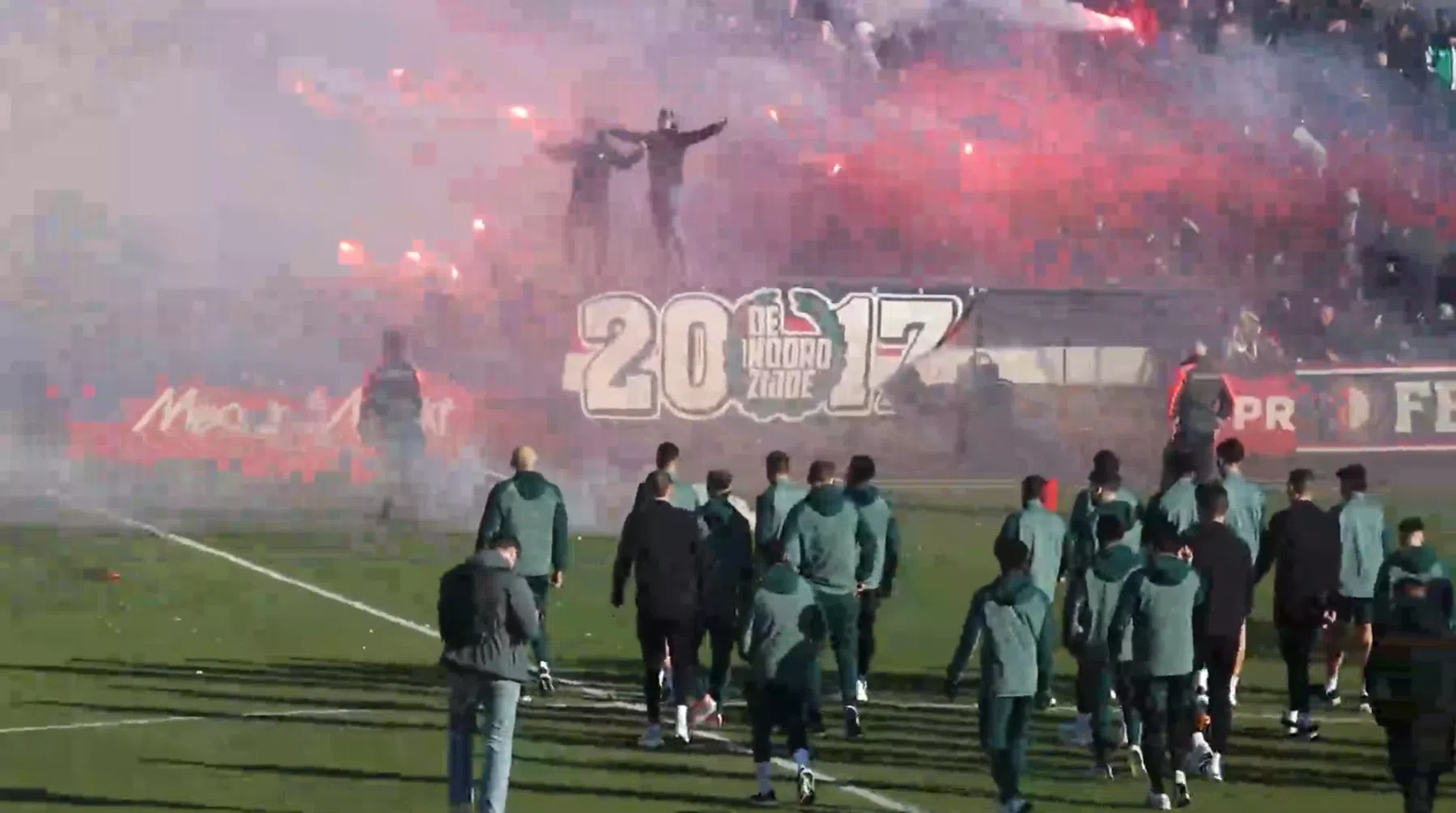 Feyenoord-fans zorgen voor mooie taferelen richting Klassieker