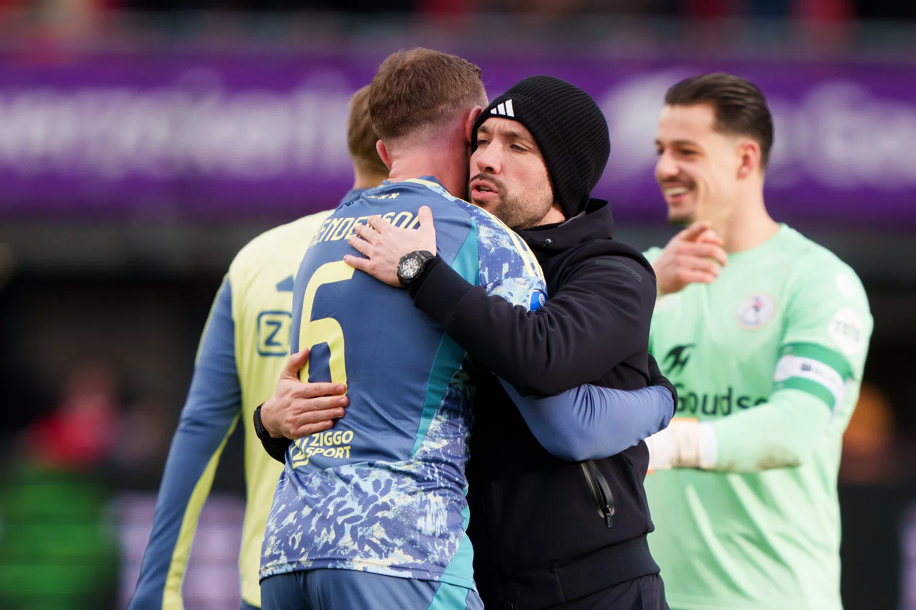 Farioli verzekert: Henderson maakt seizoen af bij Ajax