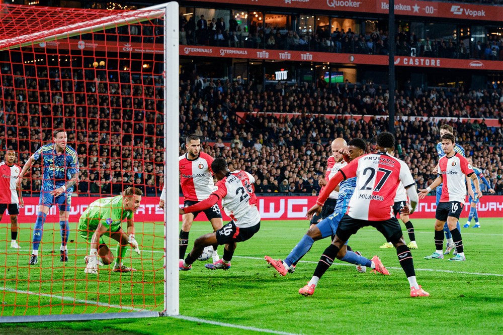 Feyenoord-defensie krijgt acht meer goals tegen dan verwacht 