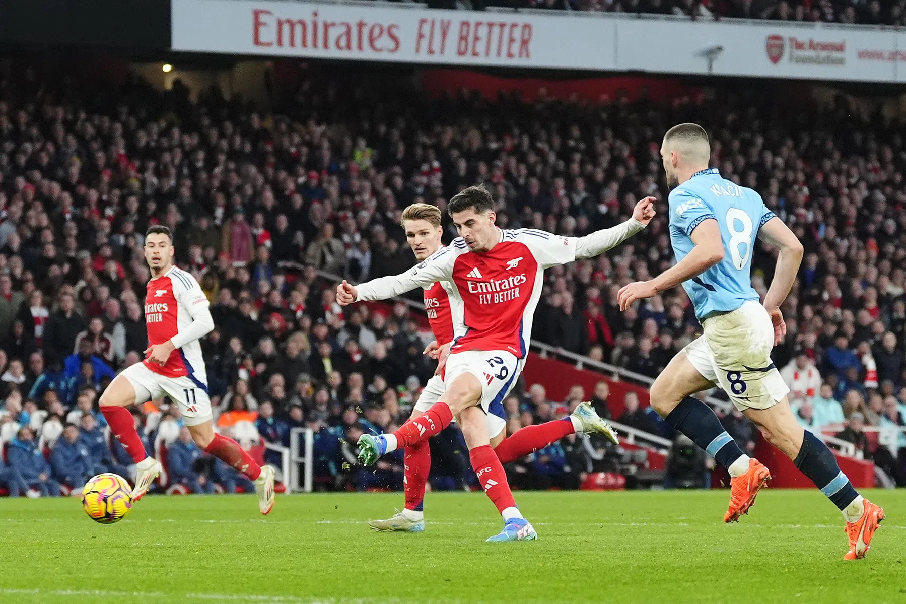 Arsenal zet Man City en met name Haaland te kijk in ruime zege