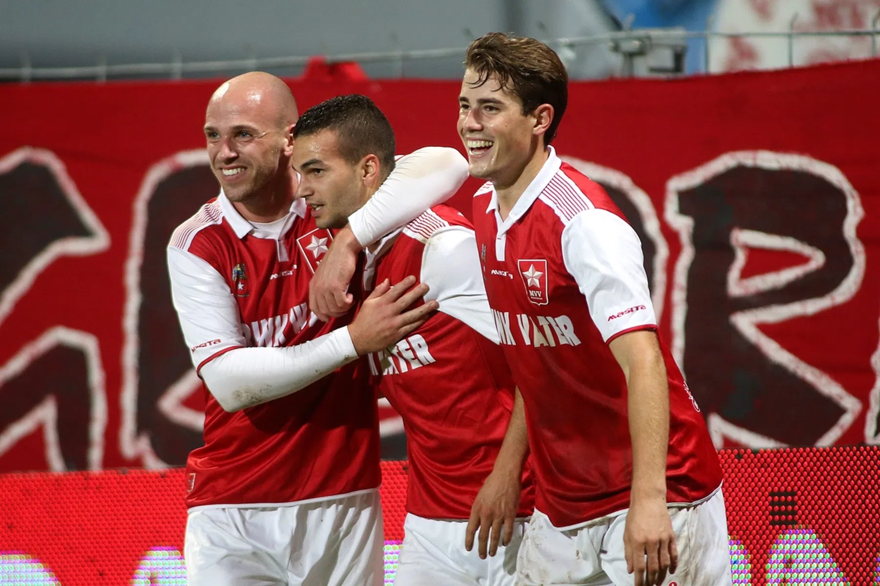 Feest bij MVV na derbyzege: 'Ik ga de stad in, misschien wel naakt'