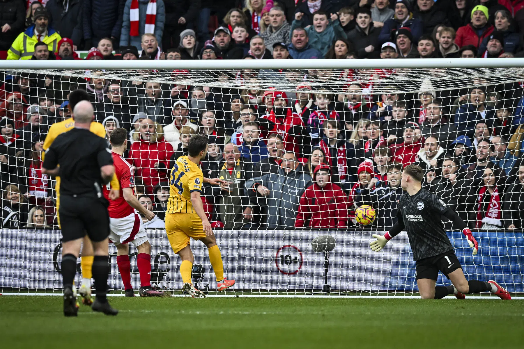 Zevenklapper Nottingham Forest kost lokale pub klauwen vol geld 