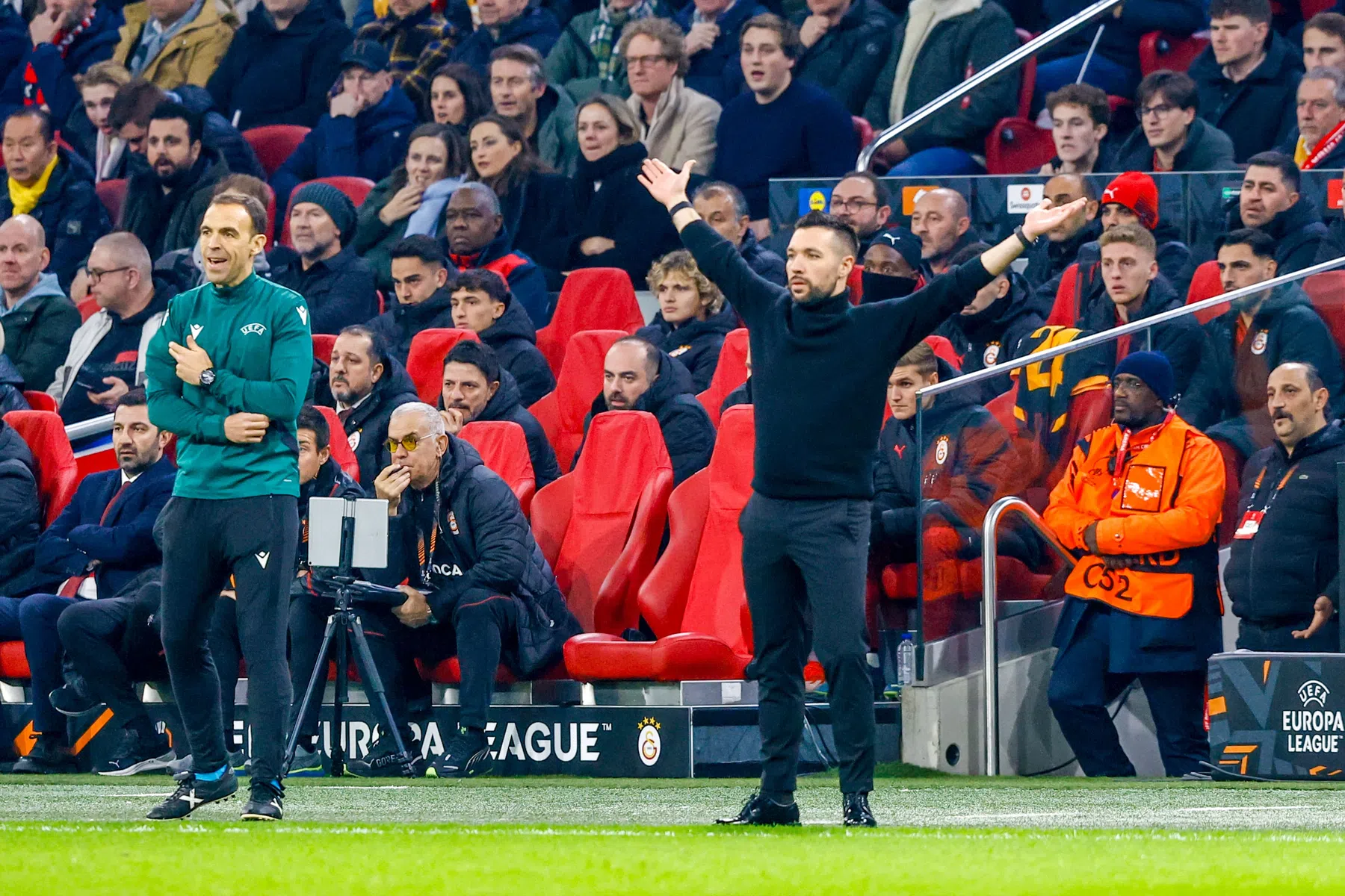 'Die Italiaanse druktemaker enthousiasmeert de Ajax-fans met niets'