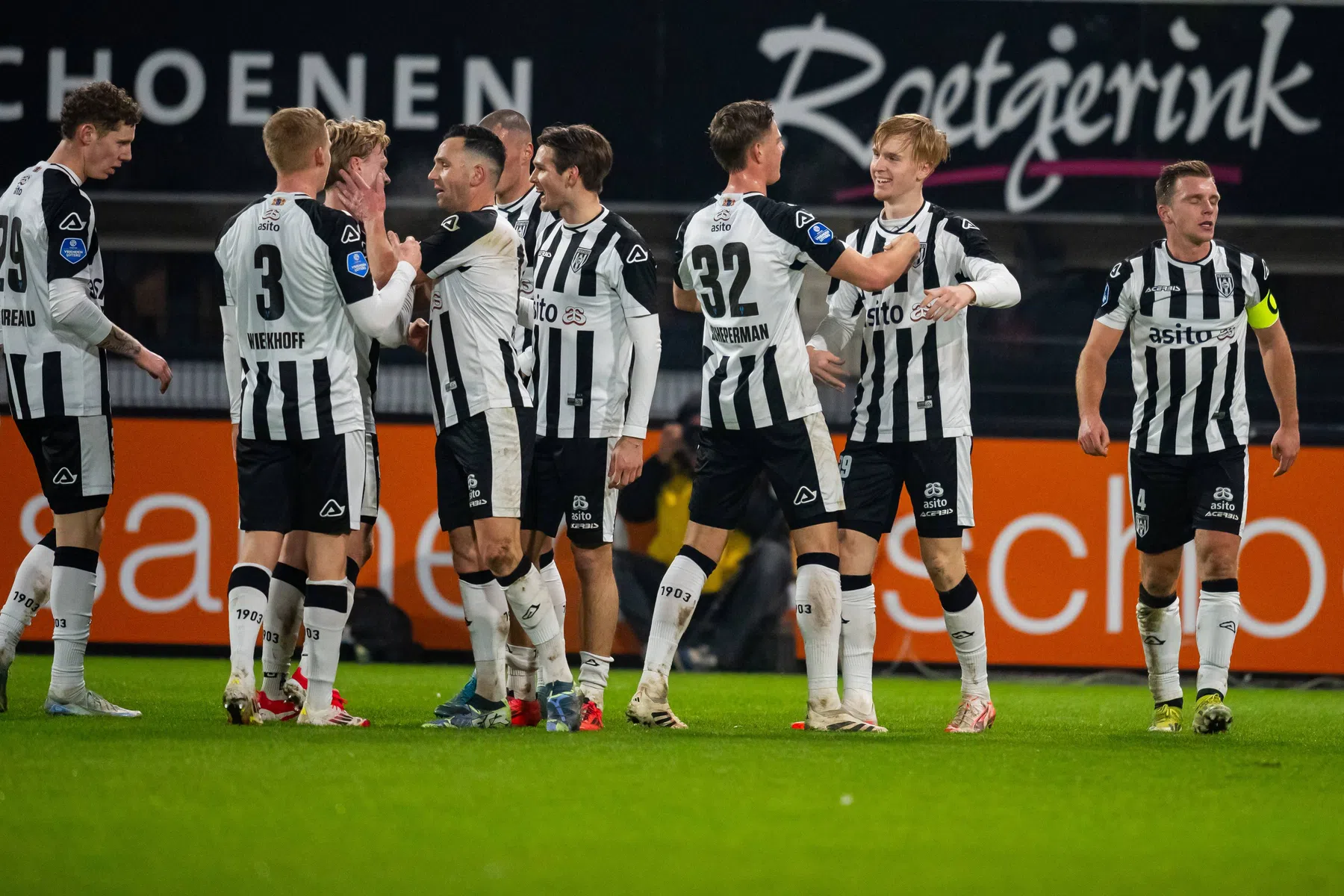 Heracles Almelo stunt en kegelt FC Utrecht uit bekertoernooi
