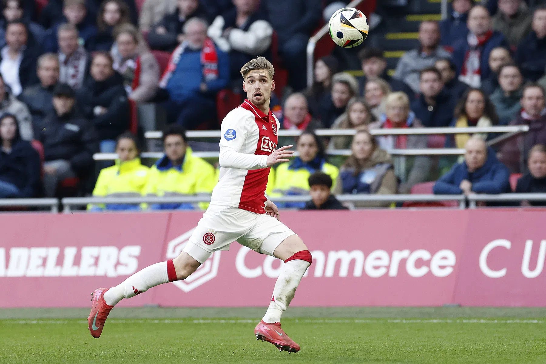 Taylor weet dat Ajax van ver komt: 'Jullie zien alleen de wedstrijden'