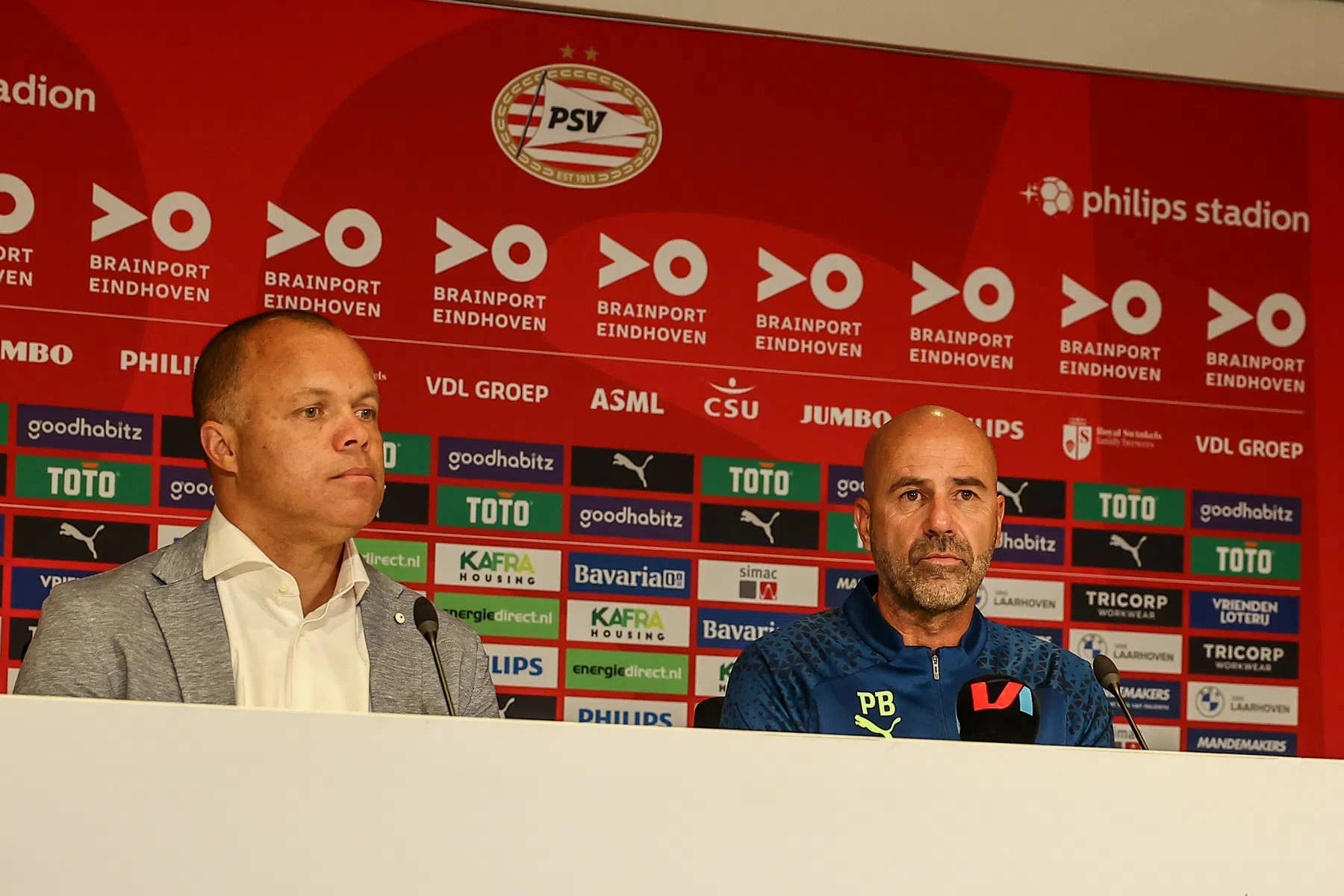 Earnest Stewart zadelt Peter Bosz met probleem op