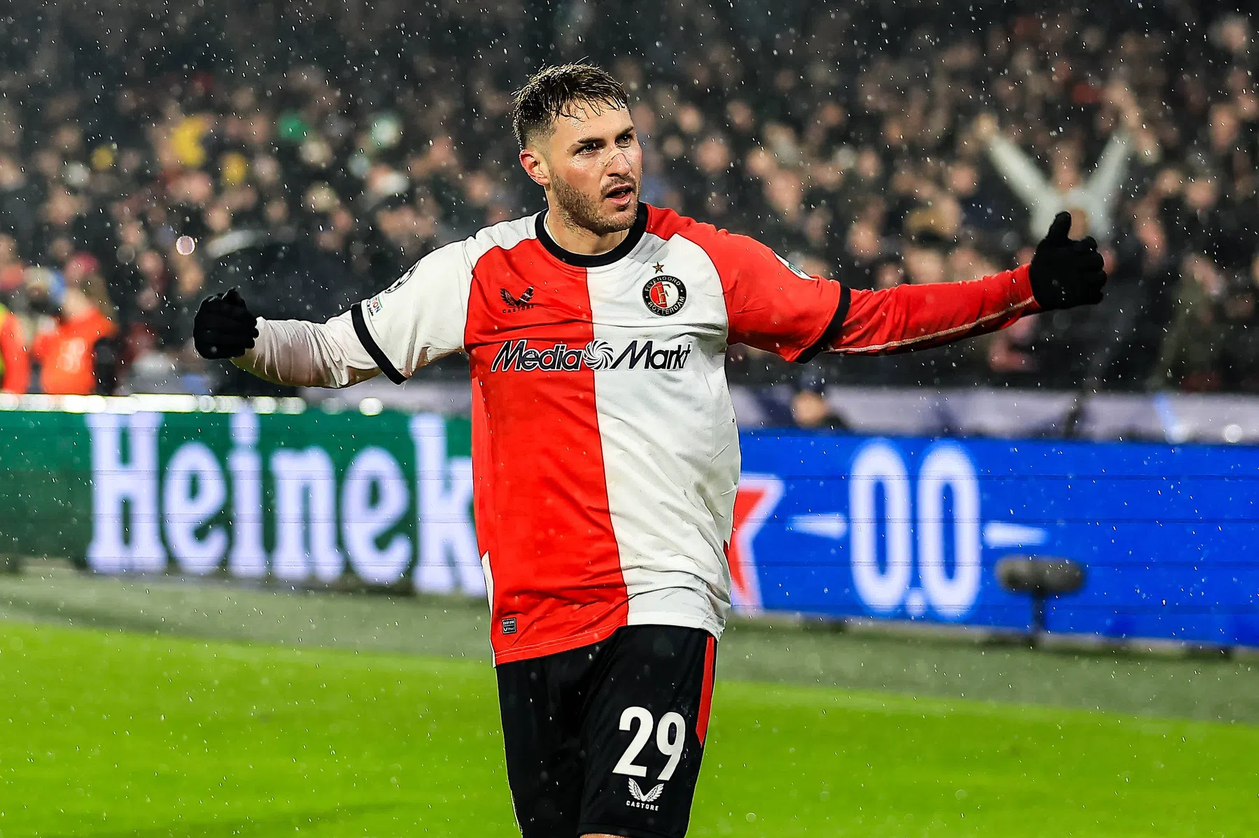 Dit zijn de UEFA-regels over het inschrijven van nieuwe spelers