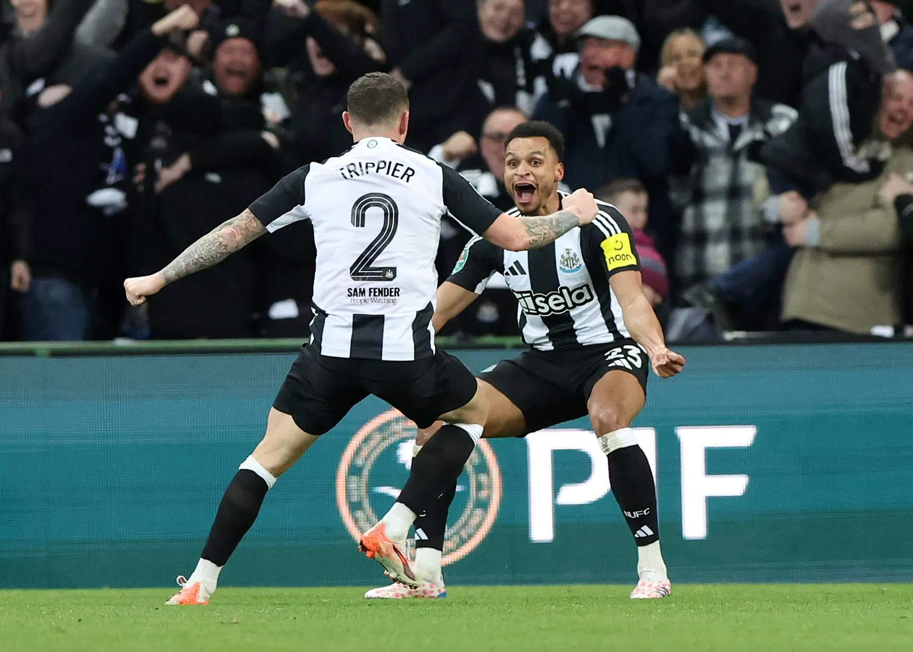 Eerste hoofdprijs sinds 1955 lonkt voor Newcastle United na zege op Arsenal 