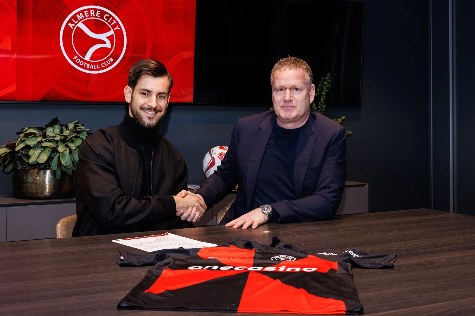 Heerenveen en Almere City vinden elkaar: Hansma eerder naar Friesland