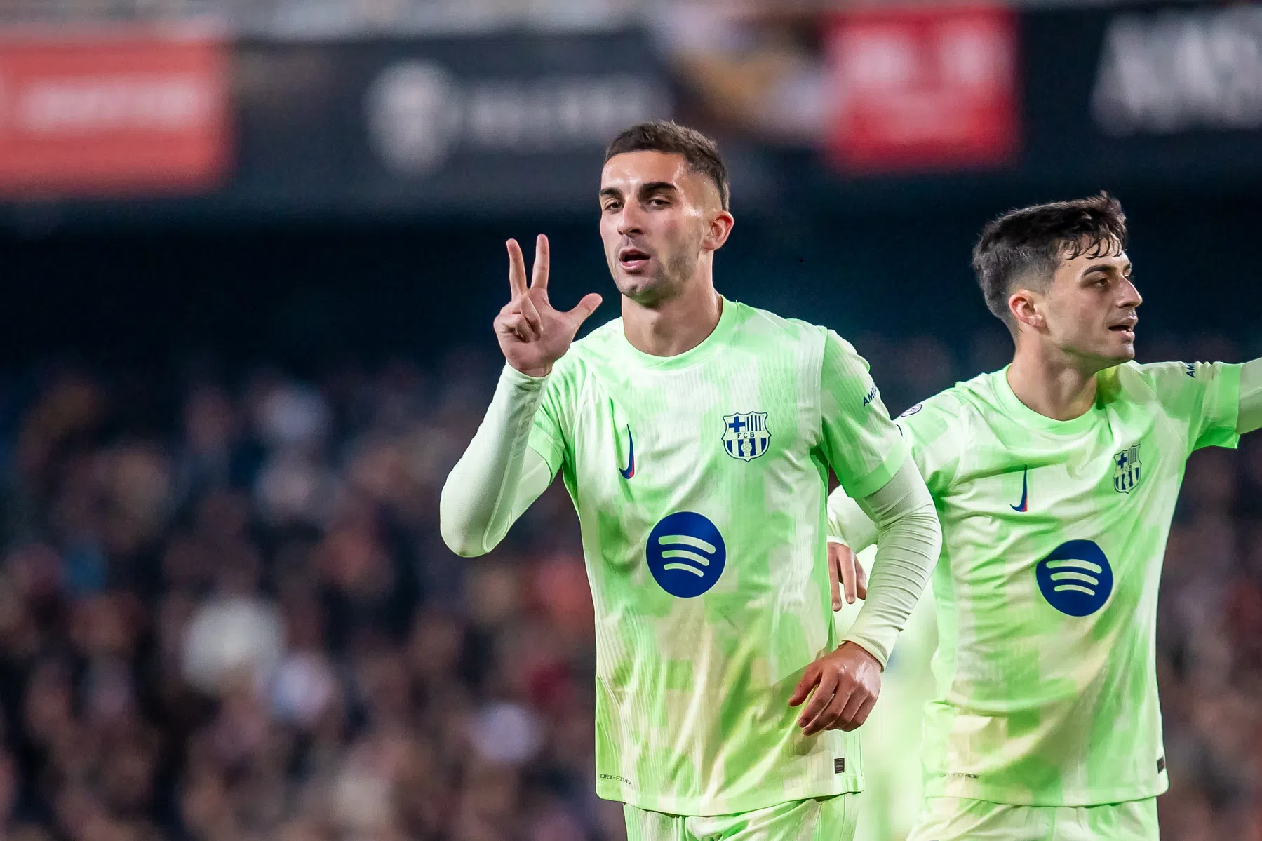 Barça met groot gemak naar halve finale na Ferran Torres-show in Mestalla