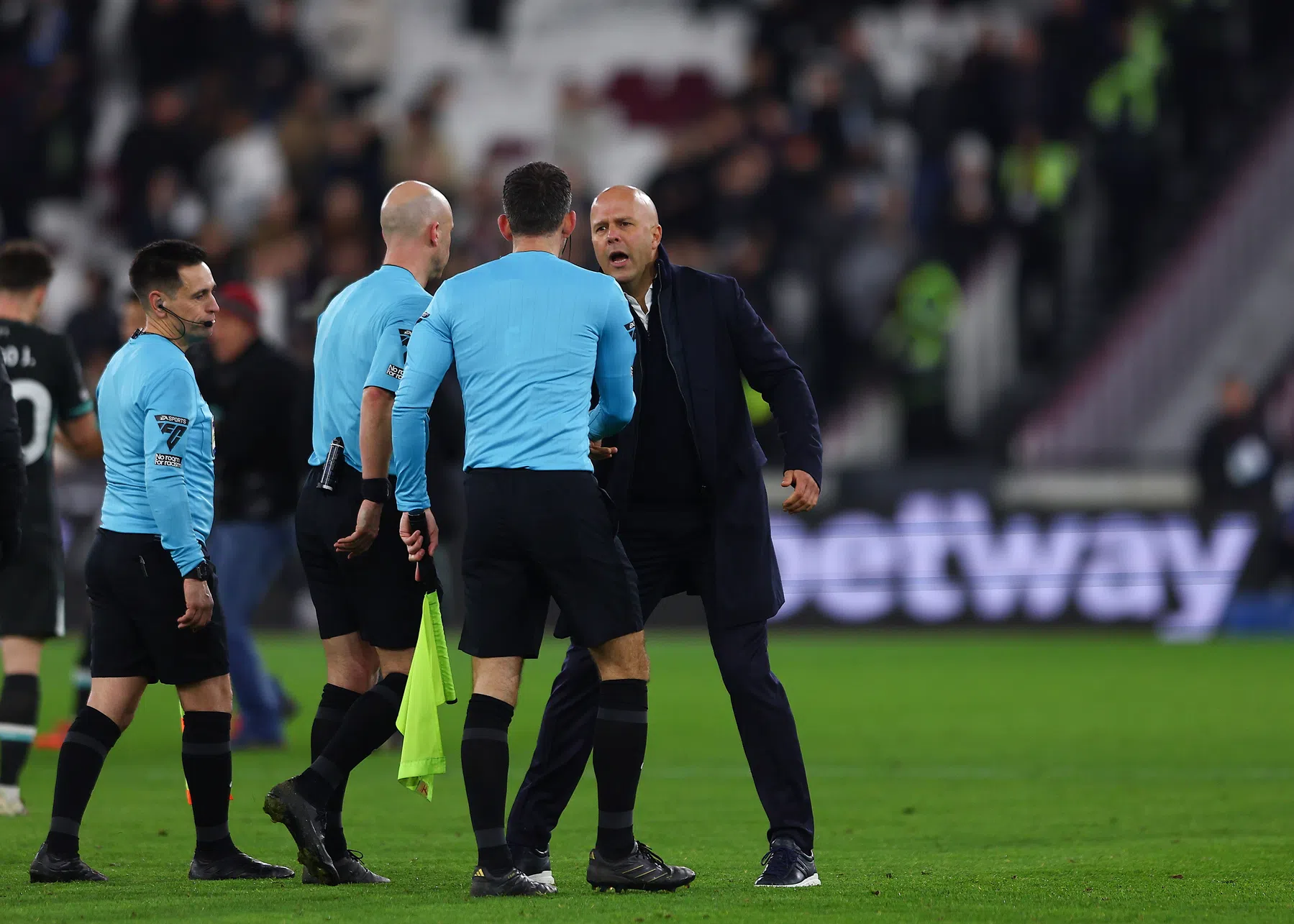 Slot kritisch op scheidsrechtersidee en Engelse richtlijnen