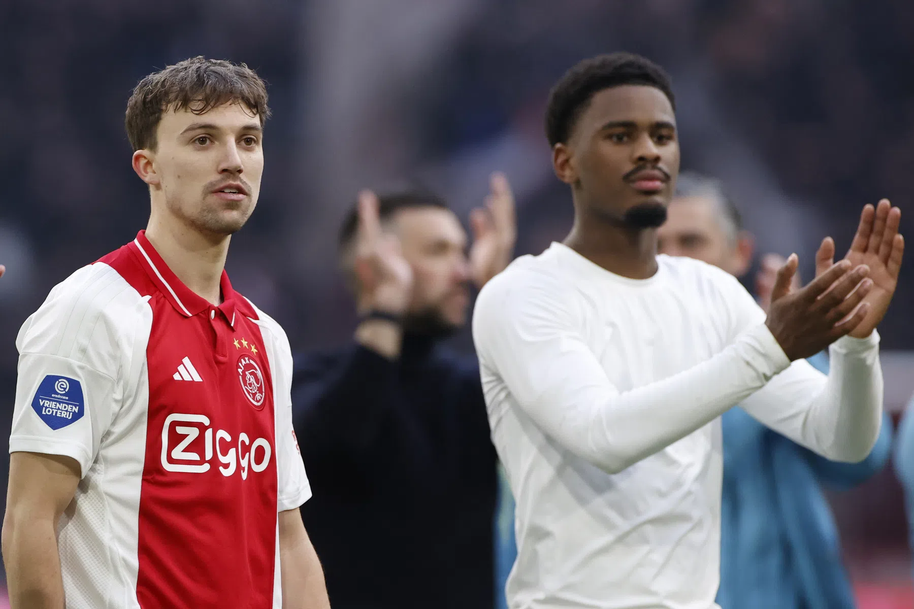 Teruggekeerde Regeer maanden buitenspel bij Ajax