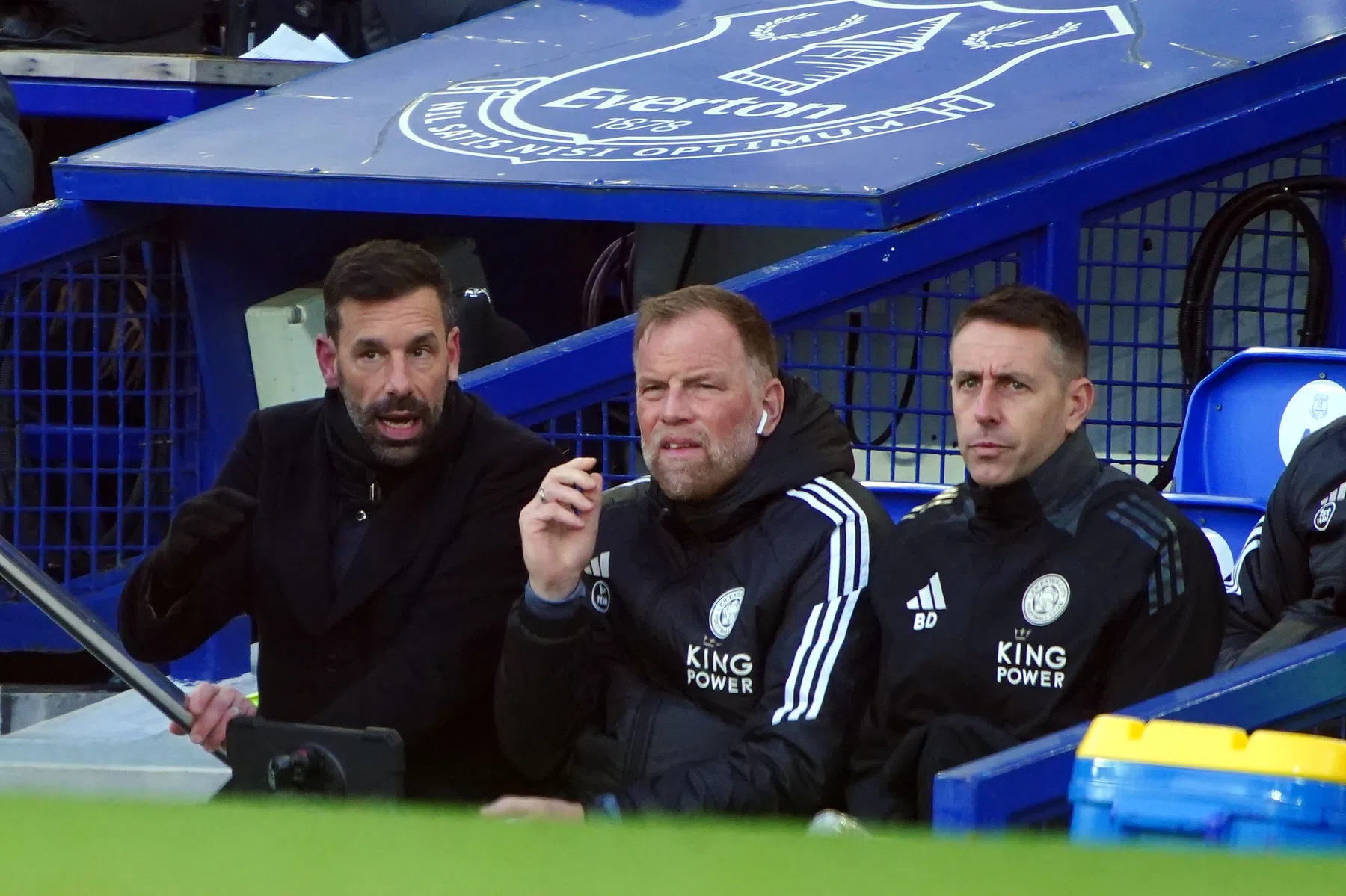 Van Nistelrooij neemt piepjonge jeugdspelers mee naar bekende grond