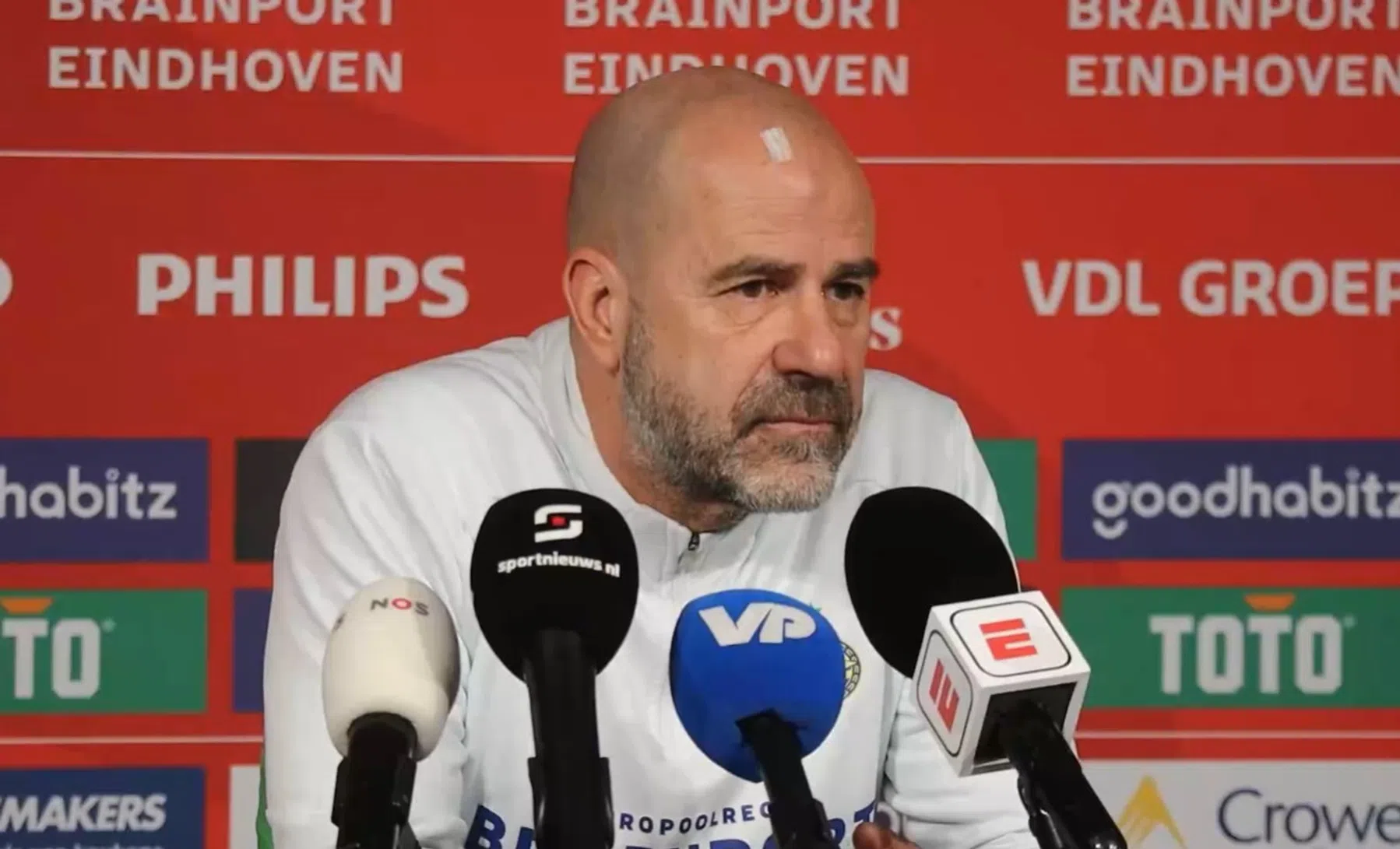 Bosz legt uit hoe ze De Jong zo fit houden bij PSV