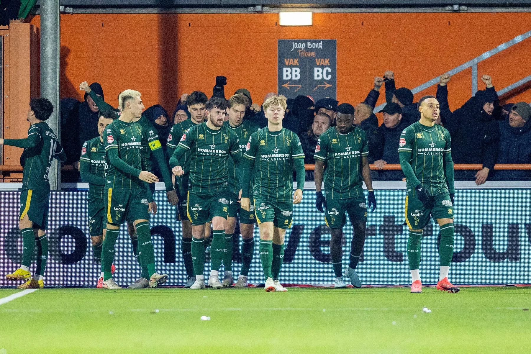 ADO stunt in Volendam en kan serieus denken aan promotie