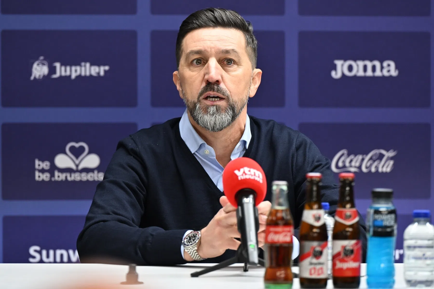 Ophef in België na VAR-check van bijna tien minuten: 'Ze f*cken ons!' 