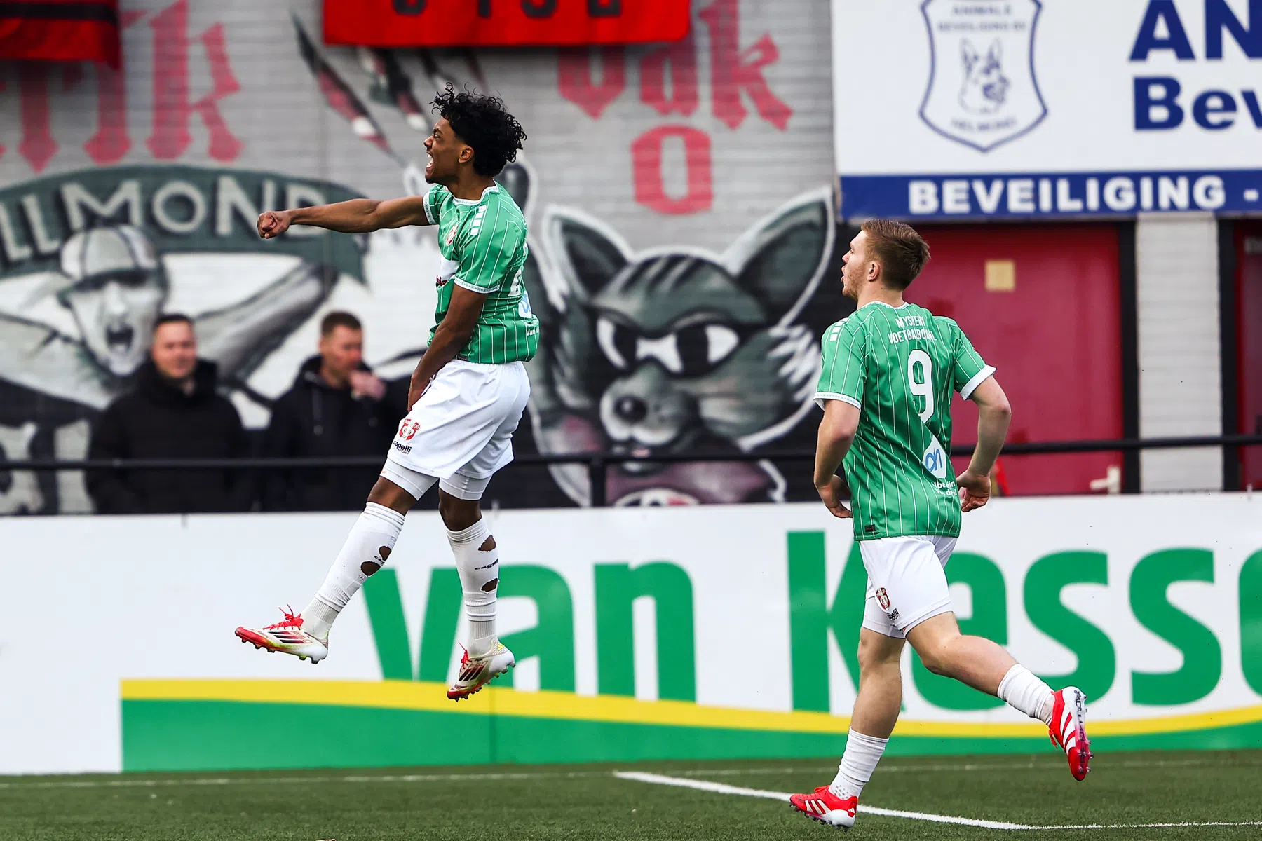 FC Dordrecht doet dankzij uithaal Slory uitstekende zaken in top van KKD