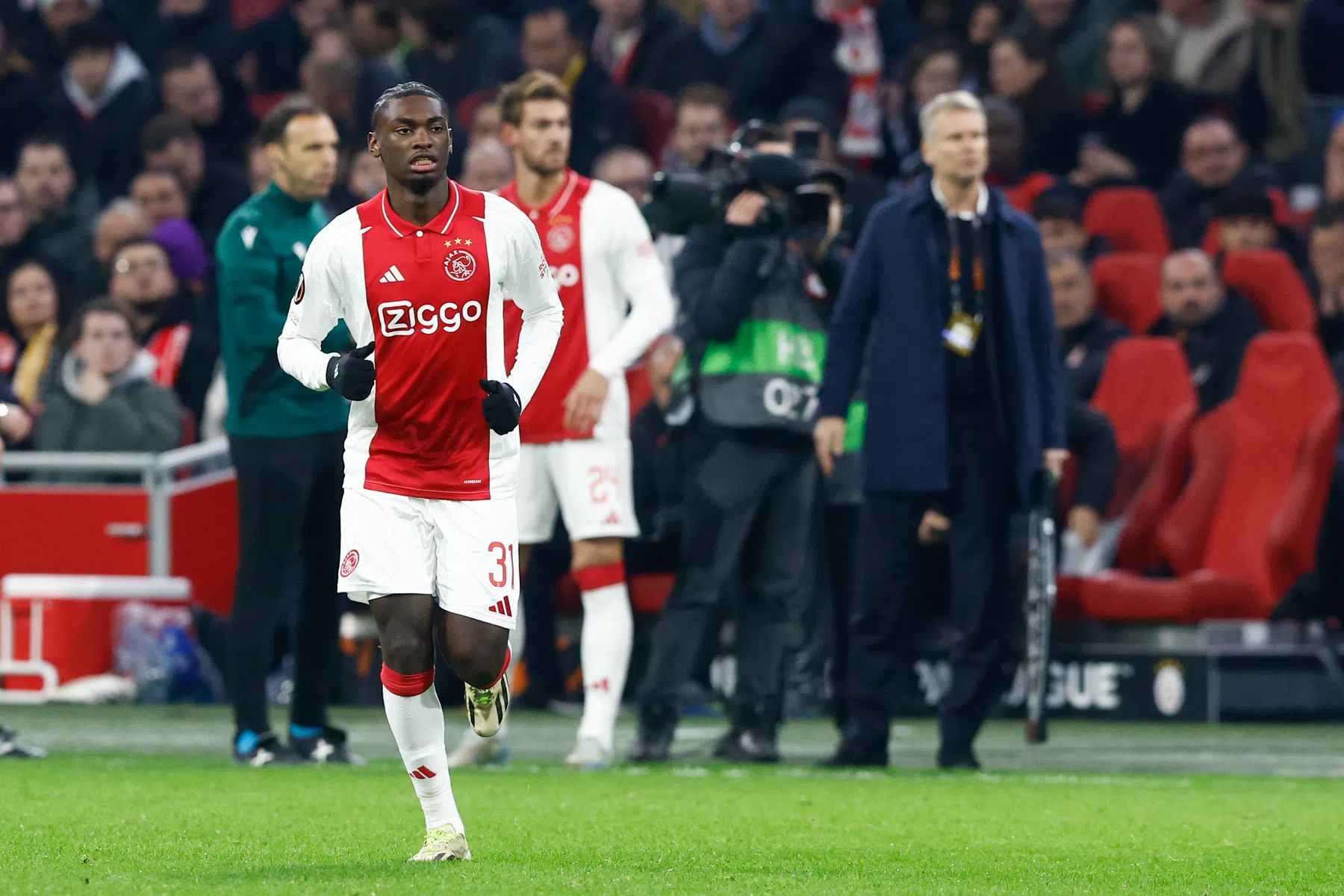 Mokio op een na jongste basisdebutant ooit voor Ajax