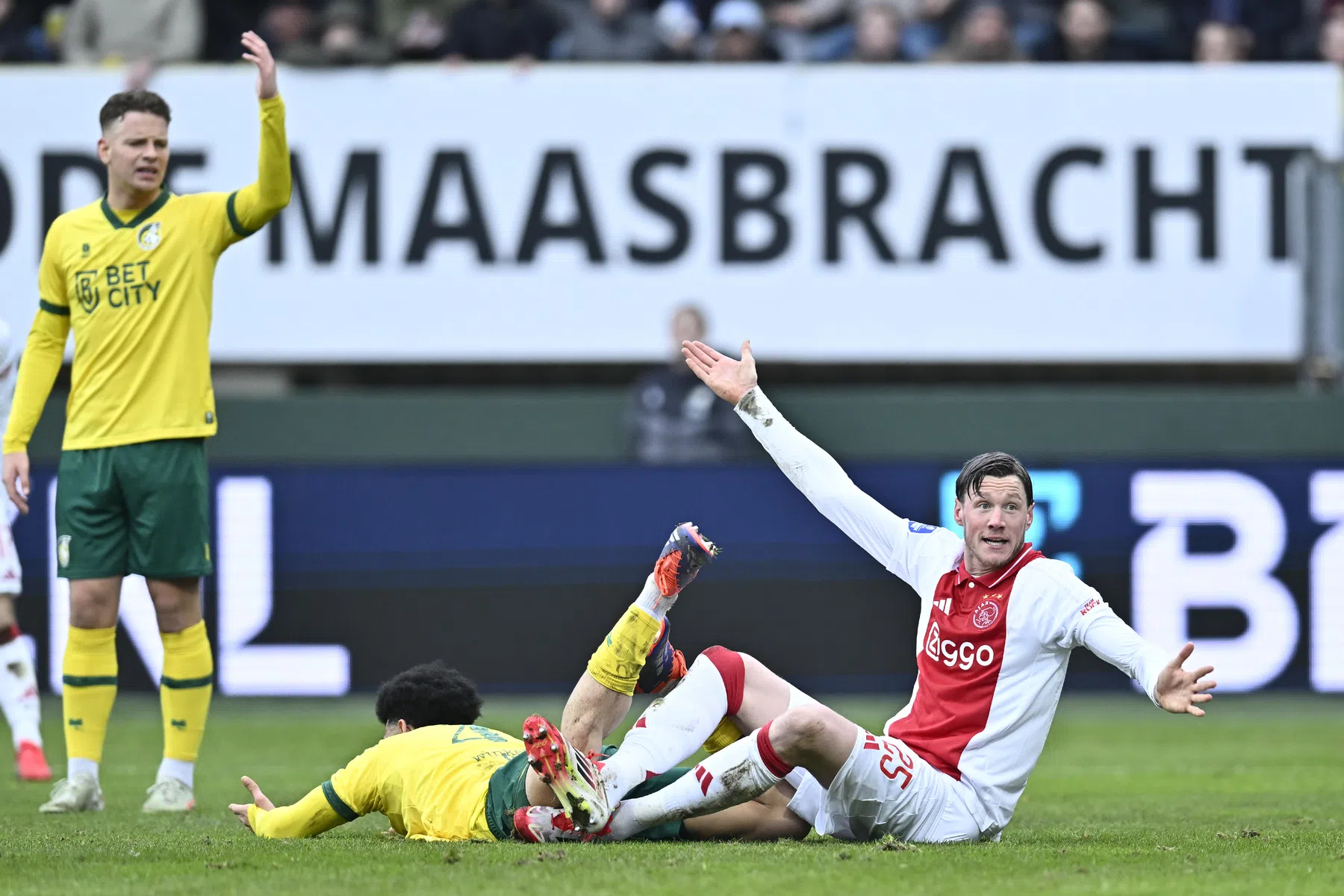 Belangrijke Weghorst vraagteken voor donderdag: 'Hij heeft veel pijn'