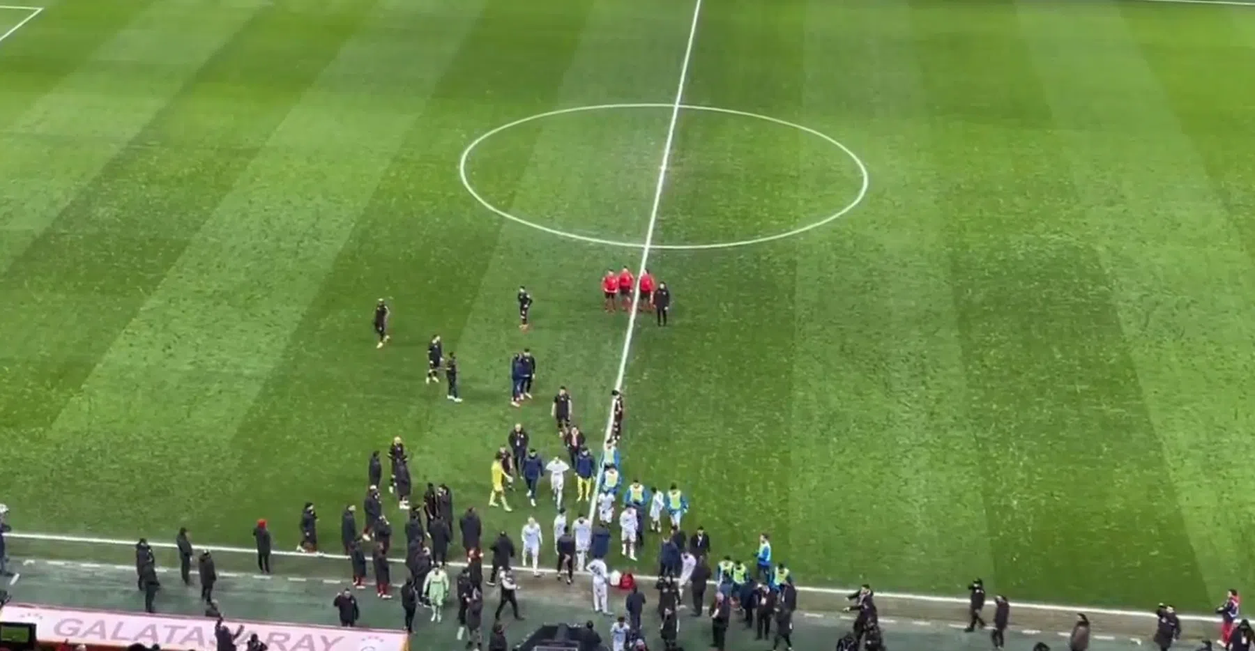 Wedstrijd van AZ-tegenstander Galatasaray duurt maar 33 minuten