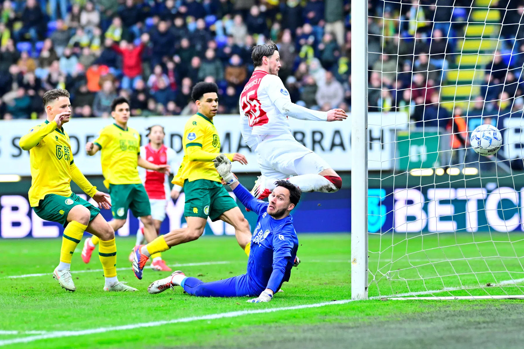 Waarom de blessure van Weghorst buitengewoon beroerd uitkomt voor Ajax