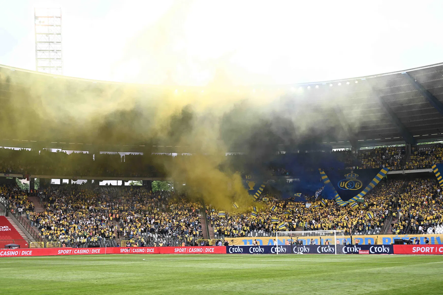 Ajax opnieuw op slecht veld? UEFA vraagt Union om alternatieve locatie