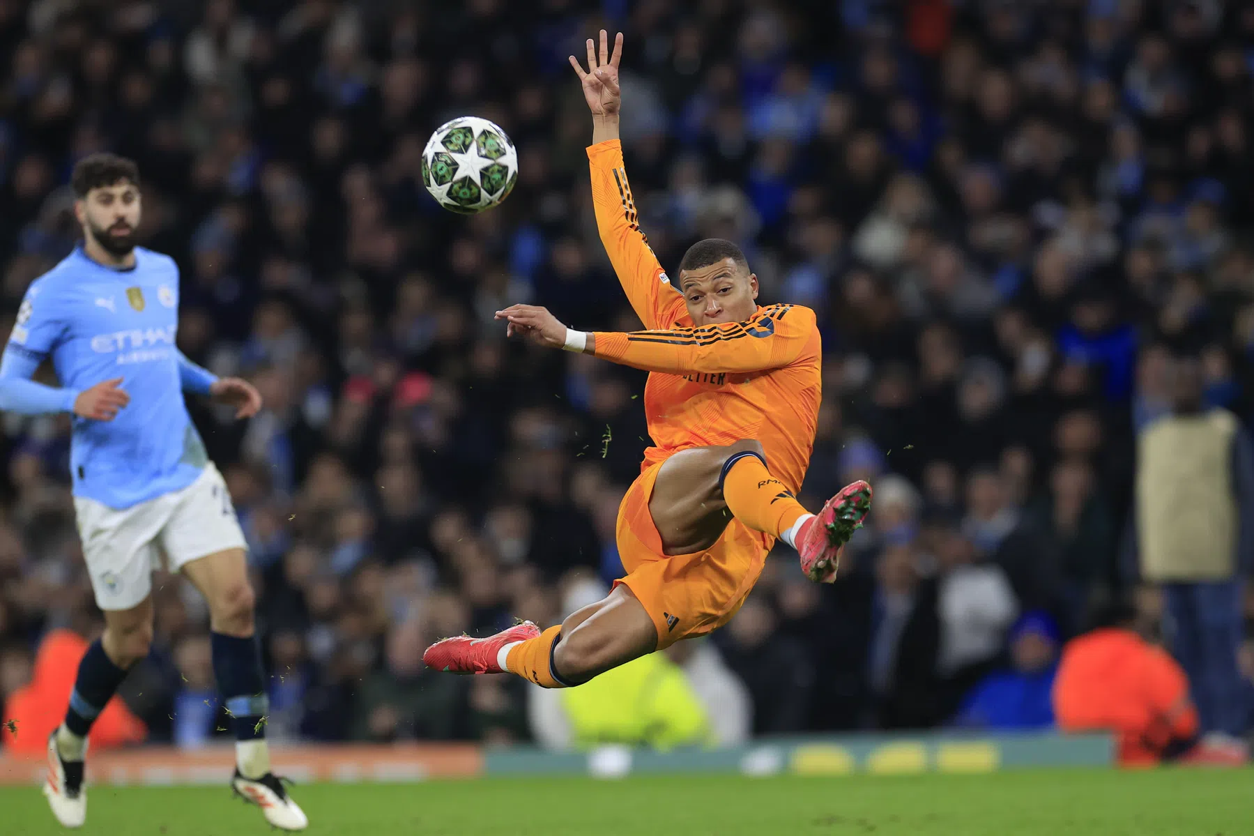 Real Madrid in nieuw spektakelstuk in blessuretijd voorbij Manchester City